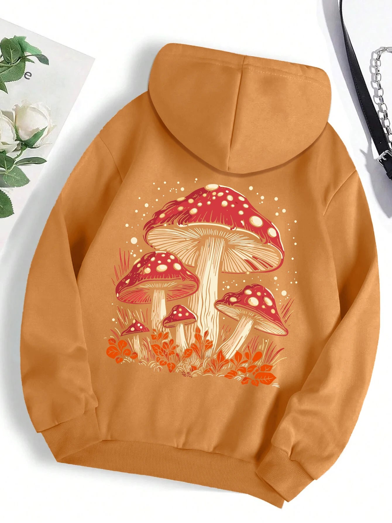 Sudadera con capucha con estampado de setas rojas