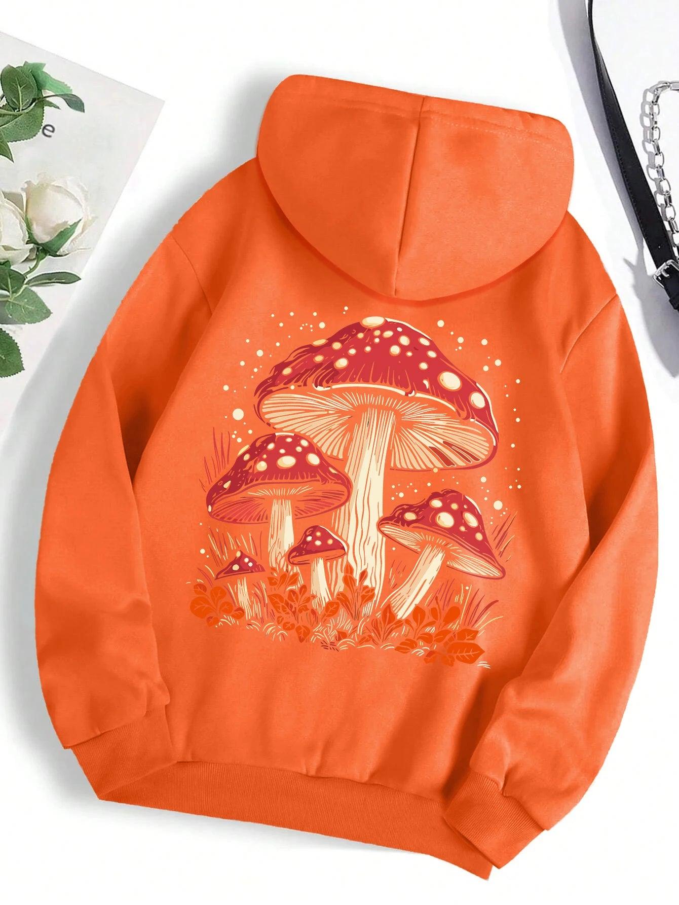 Sudadera con capucha con estampado de setas rojas