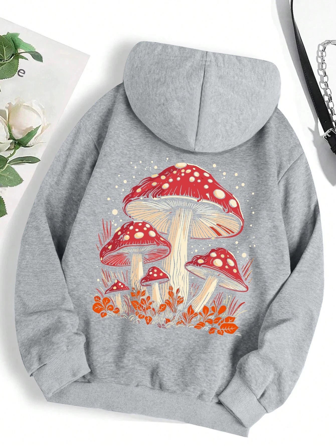 Sudadera con capucha con estampado de setas rojas