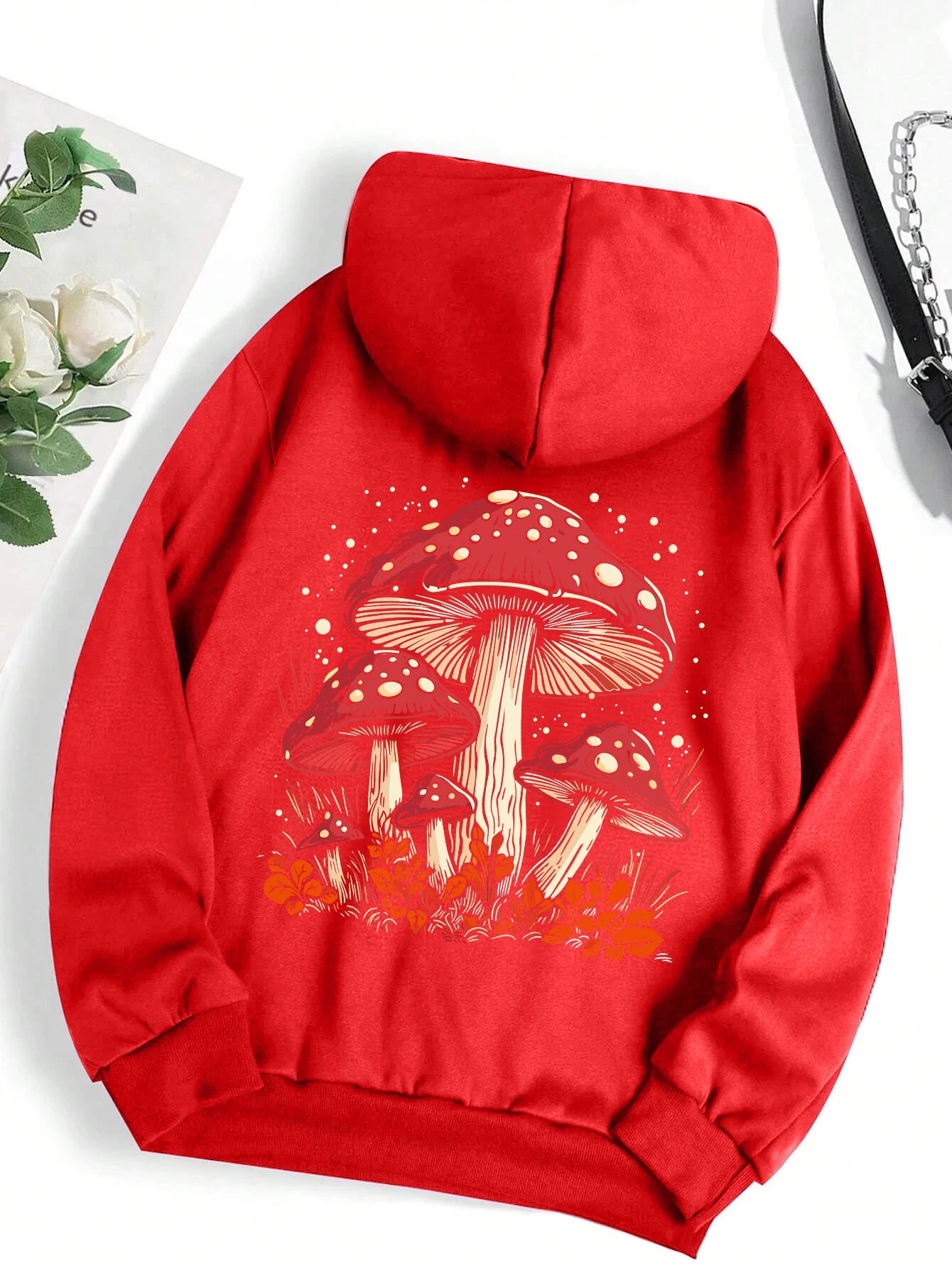 Sudadera con capucha con estampado de setas rojas